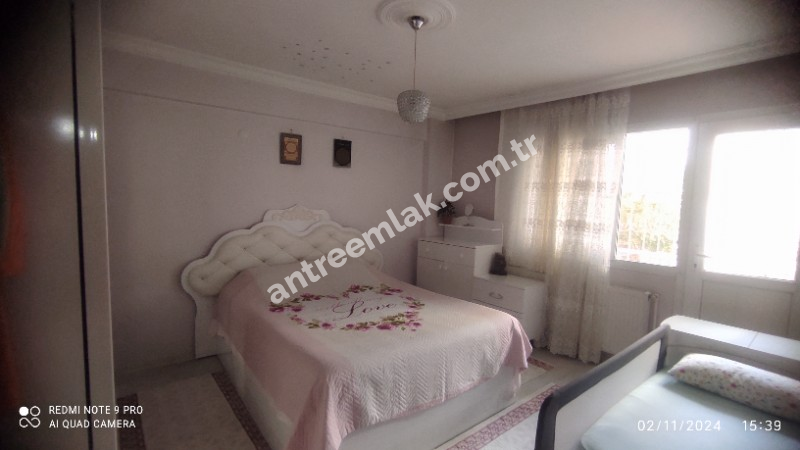 Antre Emlak'tan Satılık Bozyaka Bahar Mahallesinde 3+1 Doğalgazlı Otoparklı 130 M2 Bakımlı Daire