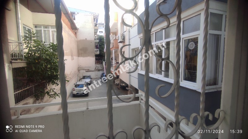 Antre Emlak'tan Satılık Bozyaka Bahar Mahallesinde 3+1 Doğalgazlı Otoparklı 130 M2 Bakımlı Daire
