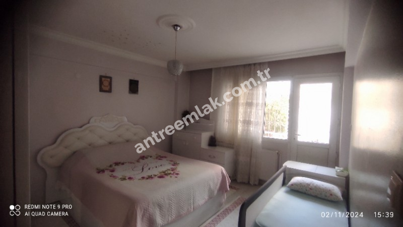 Antre Emlak'tan Satılık Bozyaka Bahar Mahallesinde 3+1 Doğalgazlı Otoparklı 130 M2 Bakımlı Daire