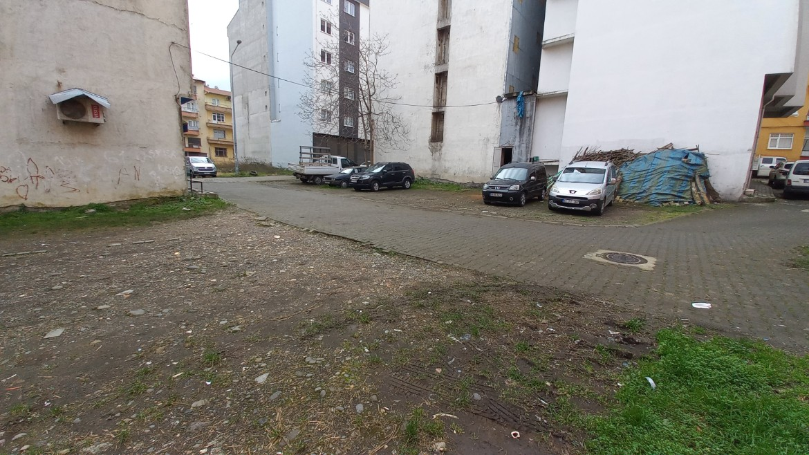 BEŞİKDÜZÜ MERKEZDE SATILIK 144 M2 ARSA 4 KATA İMARLI