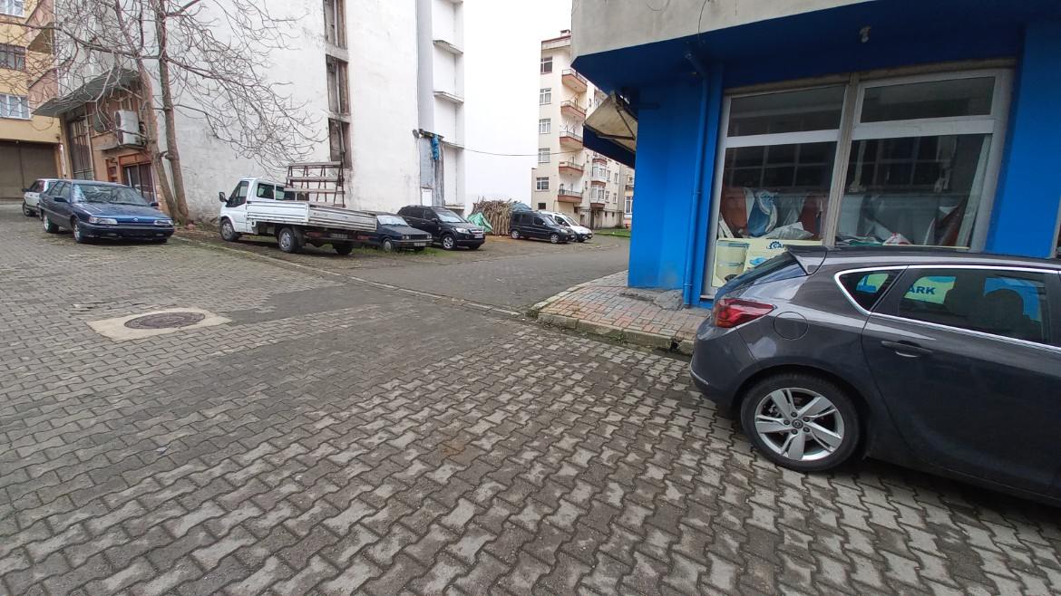 BEŞİKDÜZÜ MERKEZDE SATILIK 144 M2 ARSA 4 KATA İMARLI