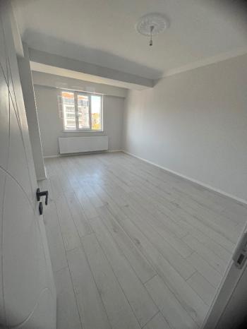 GÜVENAY - ÇORUM ULUKAVAK MEHMETCİK ANADOLU LİSESİ KARŞISI 3+1 SATILIK DAİRE 
