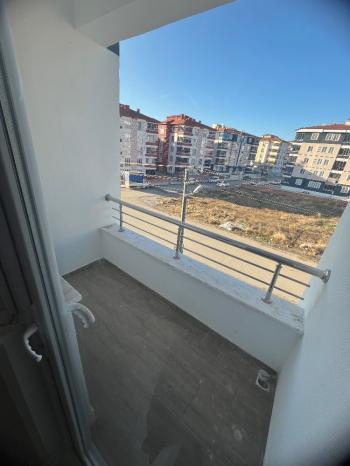 GÜVENAY - ÇORUM ULUKAVAK MEHMETCİK ANADOLU LİSESİ KARŞISI 3+1 SATILIK DAİRE 