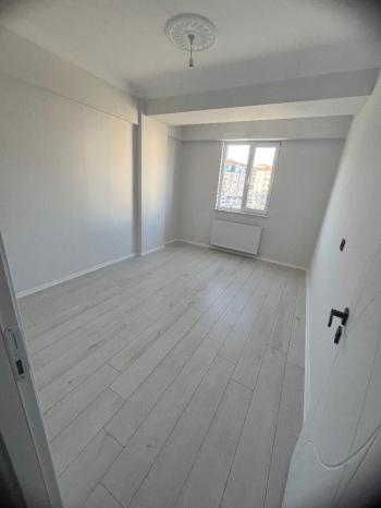 GÜVENAY - ÇORUM ULUKAVAK MEHMETCİK ANADOLU LİSESİ KARŞISI 3+1 SATILIK DAİRE 