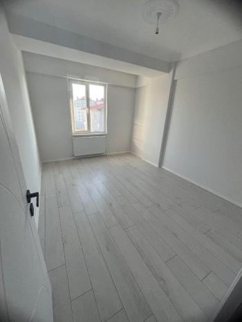 GÜVENAY - ÇORUM ULUKAVAK MEHMETCİK ANADOLU LİSESİ KARŞISI 3+1 SATILIK DAİRE 