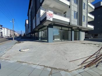 GÜVENAY - ÇORUM ULUKAVAK MEHMETCİK ANADOLU LİSESİ KARŞISI 220 M² KİRALIK DÜKKAN 