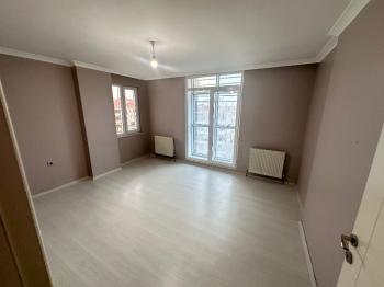 GÜVENAY - ÇORUM DR. SADIK AHMET CADDESİ SİTE İÇİ 3+1 BAKIMLI KİRALIK DAİRE