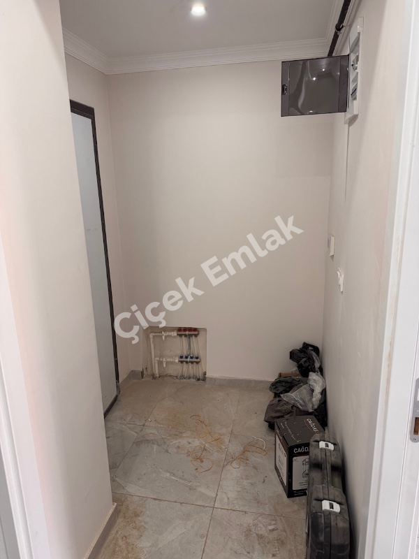 Alibeyköy Metro'ya Yakın Otoparklı Güvenlikli 2.Kat Satılık Daire