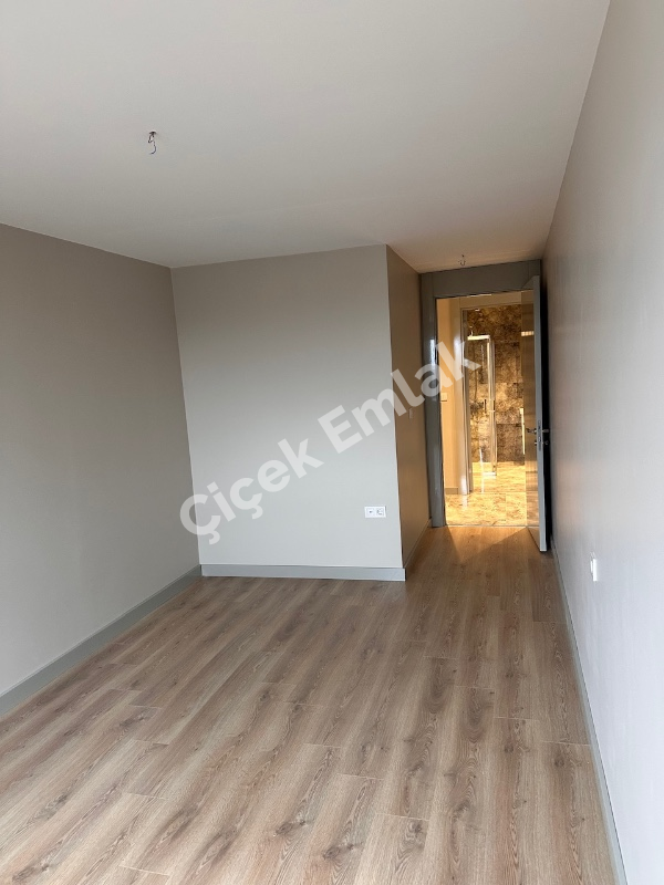 Akşemsettin Siris Yapı 2+1 Ön Cephe Büyük Satılık Daire