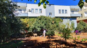 GİRNE MAH. JANDARMA YOLUNA CEPHELİ SATILIK BİNA VE 977 m² ARSASI