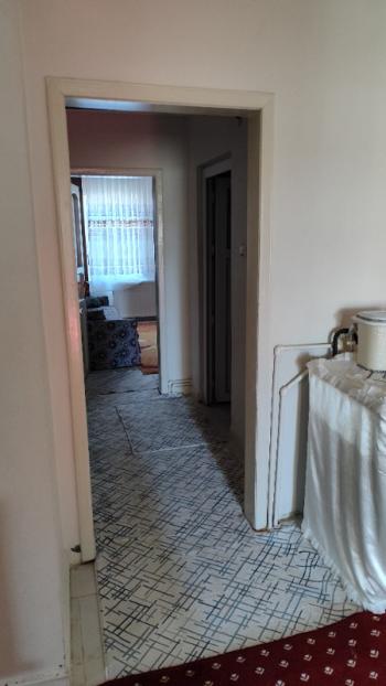 GİRNE MAH. JANDARMA YOLUNA CEPHELİ SATILIK BİNA VE 977 m² ARSASI