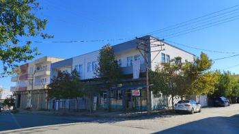 GİRNE MAH. JANDARMA YOLUNA CEPHELİ SATILIK BİNA VE 977 m² ARSASI