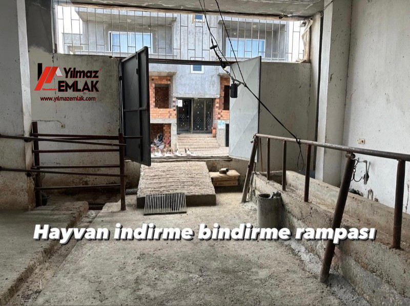 YILMAZ EMLAKTAN KAHTA CUMHURİYET MAH. SATILIK HAYVAN ÇİFTLİĞİ