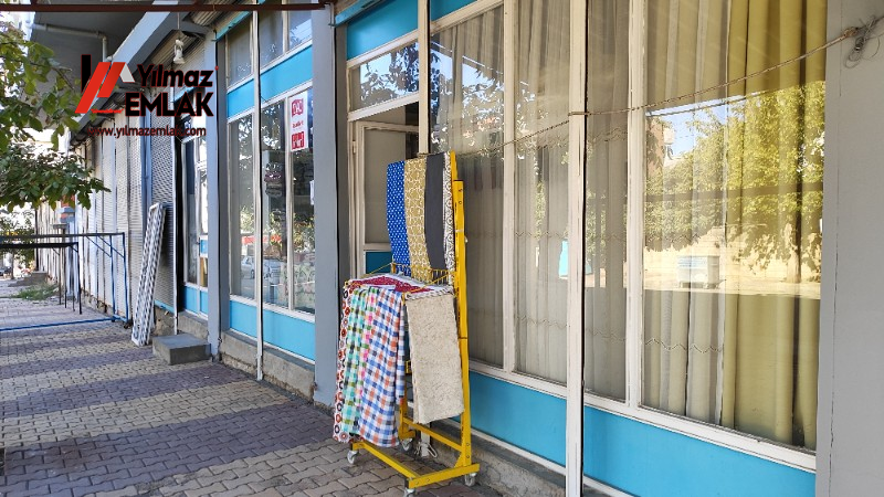 GİRNE MAH. JANDARMA YOLUNA CEPHELİ SATILIK BİNA VE 977 m² ARSASI