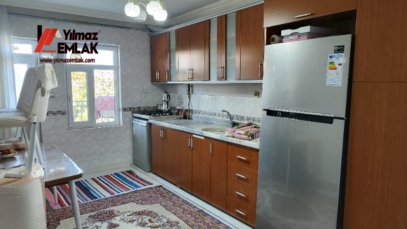 GİRNE MAH. JANDARMA YOLUNA CEPHELİ SATILIK BİNA VE 977 m² ARSASI