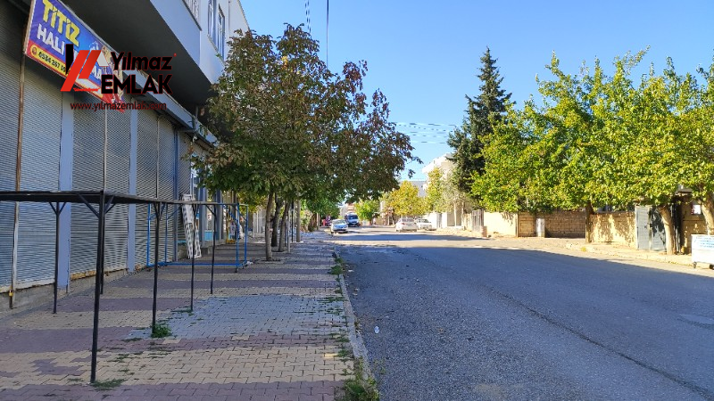 GİRNE MAH. JANDARMA YOLUNA CEPHELİ SATILIK BİNA VE 977 m² ARSASI