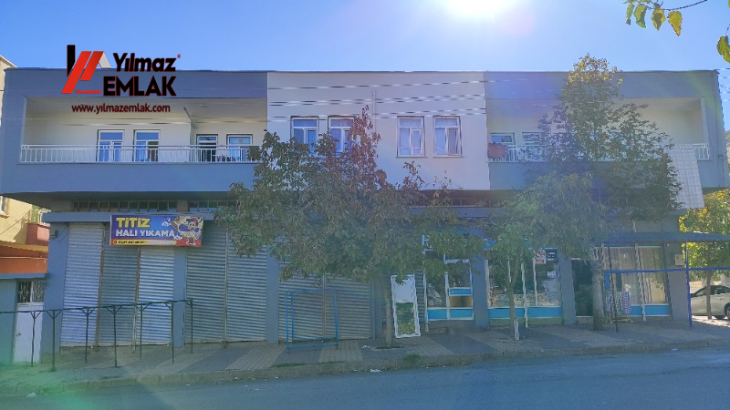 GİRNE MAH. JANDARMA YOLUNA CEPHELİ SATILIK BİNA VE 977 m² ARSASI