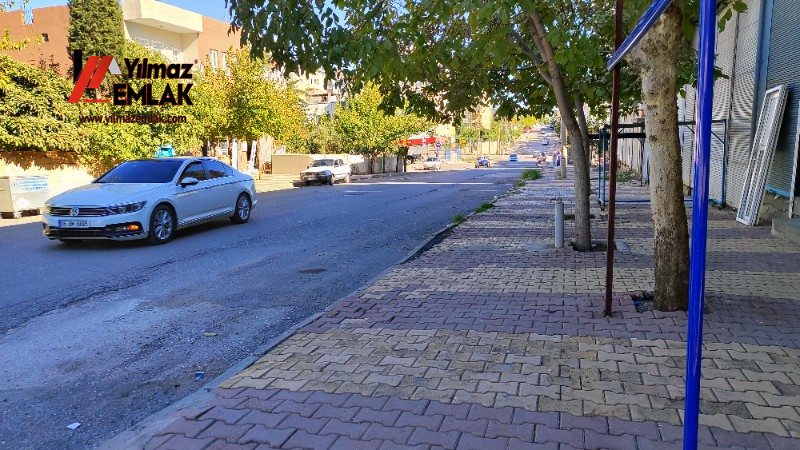 GİRNE MAH. JANDARMA YOLUNA CEPHELİ SATILIK BİNA VE 977 m² ARSASI