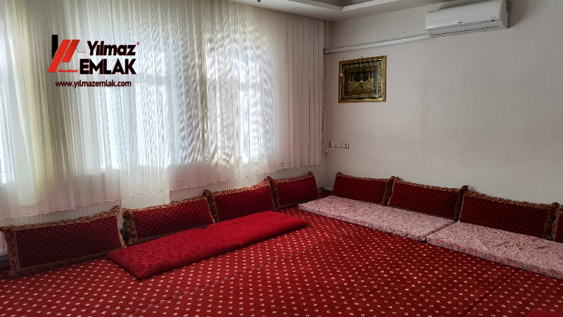 GİRNE MAH. JANDARMA YOLUNA CEPHELİ SATILIK BİNA VE 977 m² ARSASI