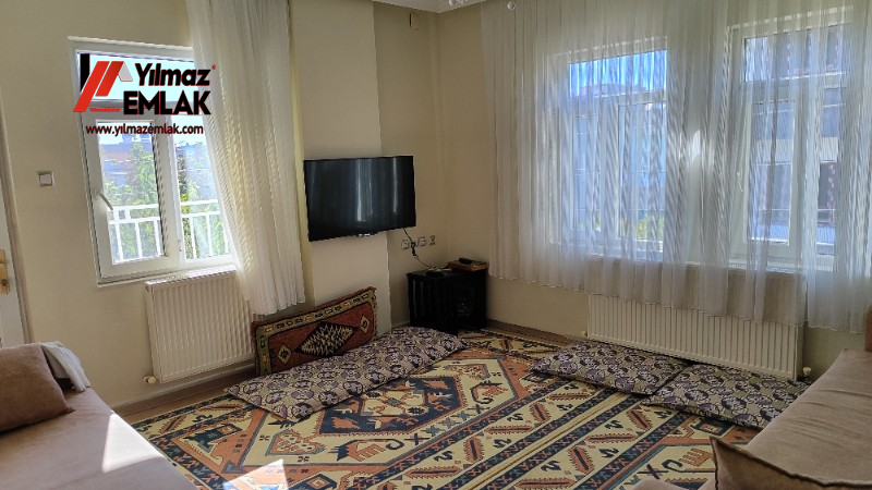 GİRNE MAH. JANDARMA YOLUNA CEPHELİ SATILIK BİNA VE 977 m² ARSASI