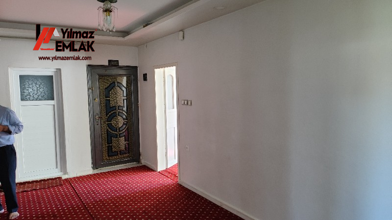 GİRNE MAH. JANDARMA YOLUNA CEPHELİ SATILIK BİNA VE 977 m² ARSASI