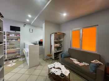 AFYON ÜÇOK EMLAKTAN İSTİKLAL MAH CADDE ÜZERİ SATILIK 50M² DÜKKAN