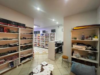 AFYON ÜÇOK EMLAKTAN İSTİKLAL MAH CADDE ÜZERİ SATILIK 50M² DÜKKAN