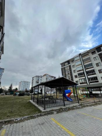 AFYON ÜÇOK EMLAKTAN SAHİPATA MAH SATILIK ARAKAT 3+1 DAİRE