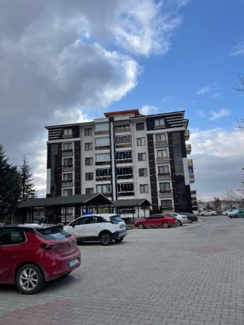 AFYON ÜÇOK EMLAKTAN SAHİPATA MAH SATILIK ARAKAT 3+1 DAİRE