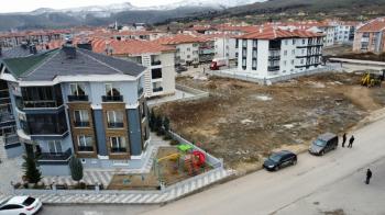AFYON ÜÇOK EMLAKTAN KANLICA MAH SATILIK 2+1 SIFIR LÜKS TEMELDEN DAİRELER