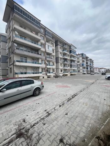 AFYON ÜÇOK EMLAKTAN YENİCE MAH KİRALIK 4+1 GENİŞ DAİRE