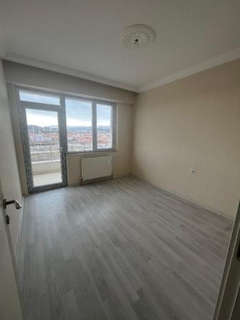 AFYON ÜÇOK EMLAKTAN YENİCE MAH KİRALIK 4+1 GENİŞ DAİRE