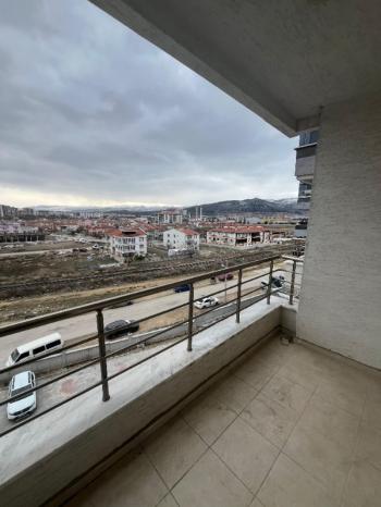 AFYON ÜÇOK EMLAKTAN YENİCE MAH KİRALIK 4+1 GENİŞ DAİRE