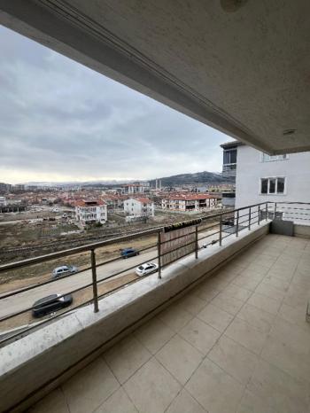 AFYON ÜÇOK EMLAKTAN YENİCE MAH KİRALIK 4+1 GENİŞ DAİRE