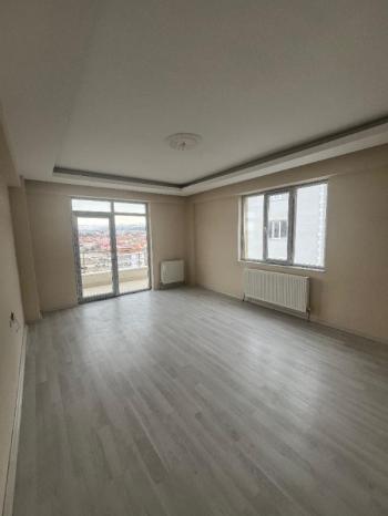 AFYON ÜÇOK EMLAKTAN YENİCE MAH KİRALIK 4+1 GENİŞ DAİRE