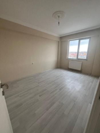 AFYON ÜÇOK EMLAKTAN YENİCE MAH KİRALIK 4+1 GENİŞ DAİRE