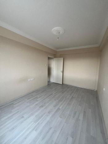 AFYON ÜÇOK EMLAKTAN YENİCE MAH KİRALIK 4+1 GENİŞ DAİRE