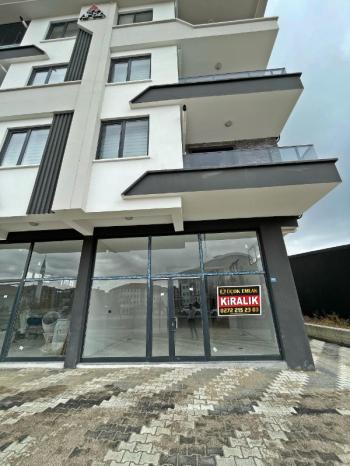 AFYON ÜÇOK EMLAKTAN SELÇUKLU MAH CADDE ÜSTÜ KİRALIK 100M² SIFIR DÜKKAN