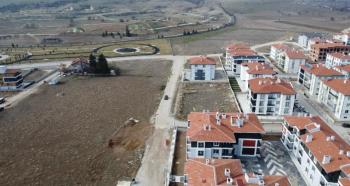 AFYON ÜÇOK EMLAKTAN KANLICA MAH TEMELDEN SATILIK 2+1 SIFIR LÜKS DAİRELER