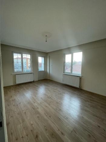 AFYON ÜÇOK EMLAKTAN ALİ İHSANPAŞA MAH KİRALIK 3+1 TEMİZ BAKIMLI DAİRELER