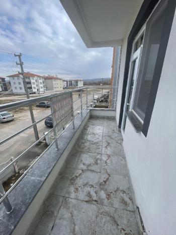 AFYON ÜÇOK EMLAKTAN MAREŞAL MAH KİRALIK ARAKAT SIFIR AYARINDA 2+1 DAİRE 