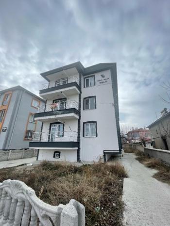 AFYON ÜÇOK EMLAKTAN MAREŞAL MAH KİRALIK ARAKAT SIFIR AYARINDA 2+1 DAİRE 