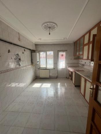 AFYON ÜÇOK EMLAKTAN MAREŞAL MAH. KİRALIK 3+1 DAİRE