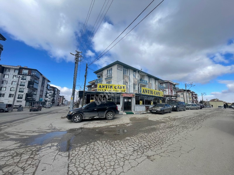 AFYON ÜÇOK EMLAKTAN SAHİPATA MAH SATILIK KÖŞE KONUMLU DÜKKAN