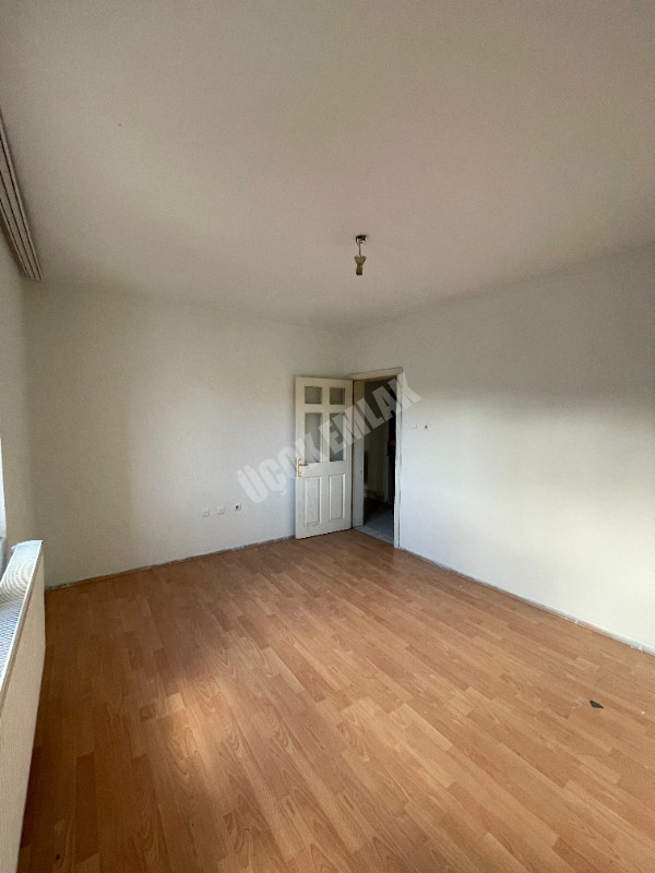 AFYON ÜÇOK EMLAKTAN OSMAN GAZİ MAH KİRALIK 3+1 DAİRE
