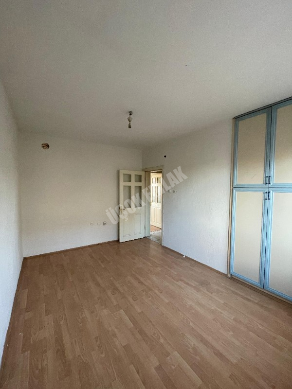 AFYON ÜÇOK EMLAKTAN OSMAN GAZİ MAH KİRALIK 3+1 DAİRE