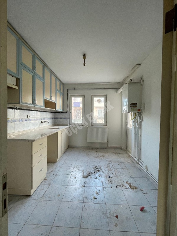 AFYON ÜÇOK EMLAKTAN OSMAN GAZİ MAH KİRALIK 3+1 DAİRE