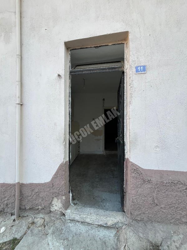 AFYON ÜÇOK EMLAKTAN SÜMER MAH. KİRALIK 1+1