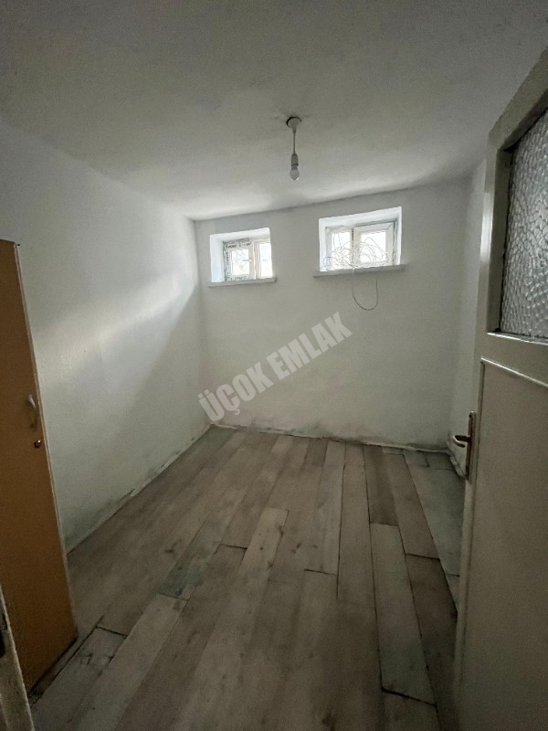 AFYON ÜÇOK EMLAKTAN SÜMER MAH. KİRALIK 1+1