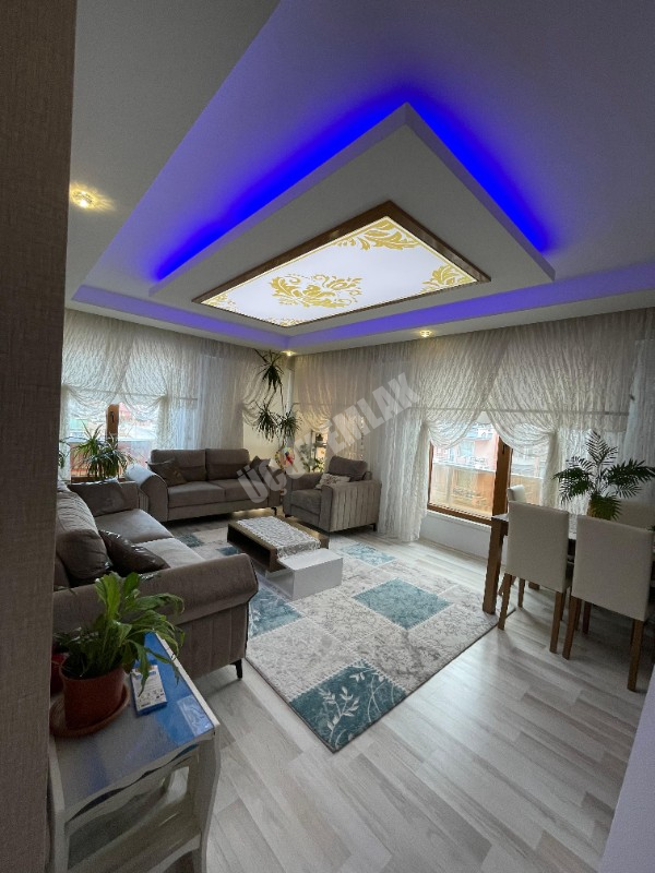 AFYON ÜÇOK EMLAKTAN SAHİPATA MAH SATILIK ARAKAT 3+1 DAİRE